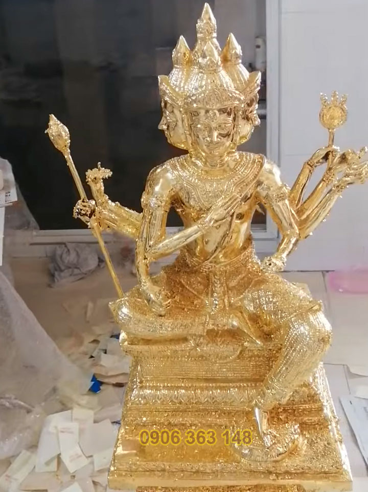 Tác phẩm dát vàng 24K do tiệm Kim Tín thếp